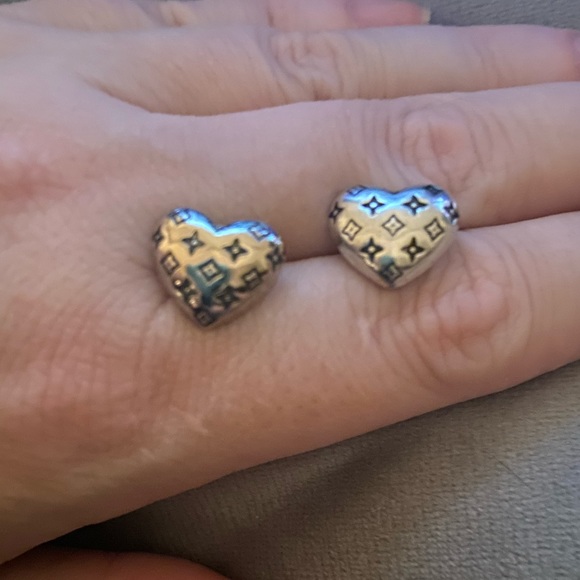 Silver heart earrings with design - Picture 1 of 4